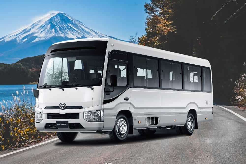17 人座小型巴士 日本包車車型