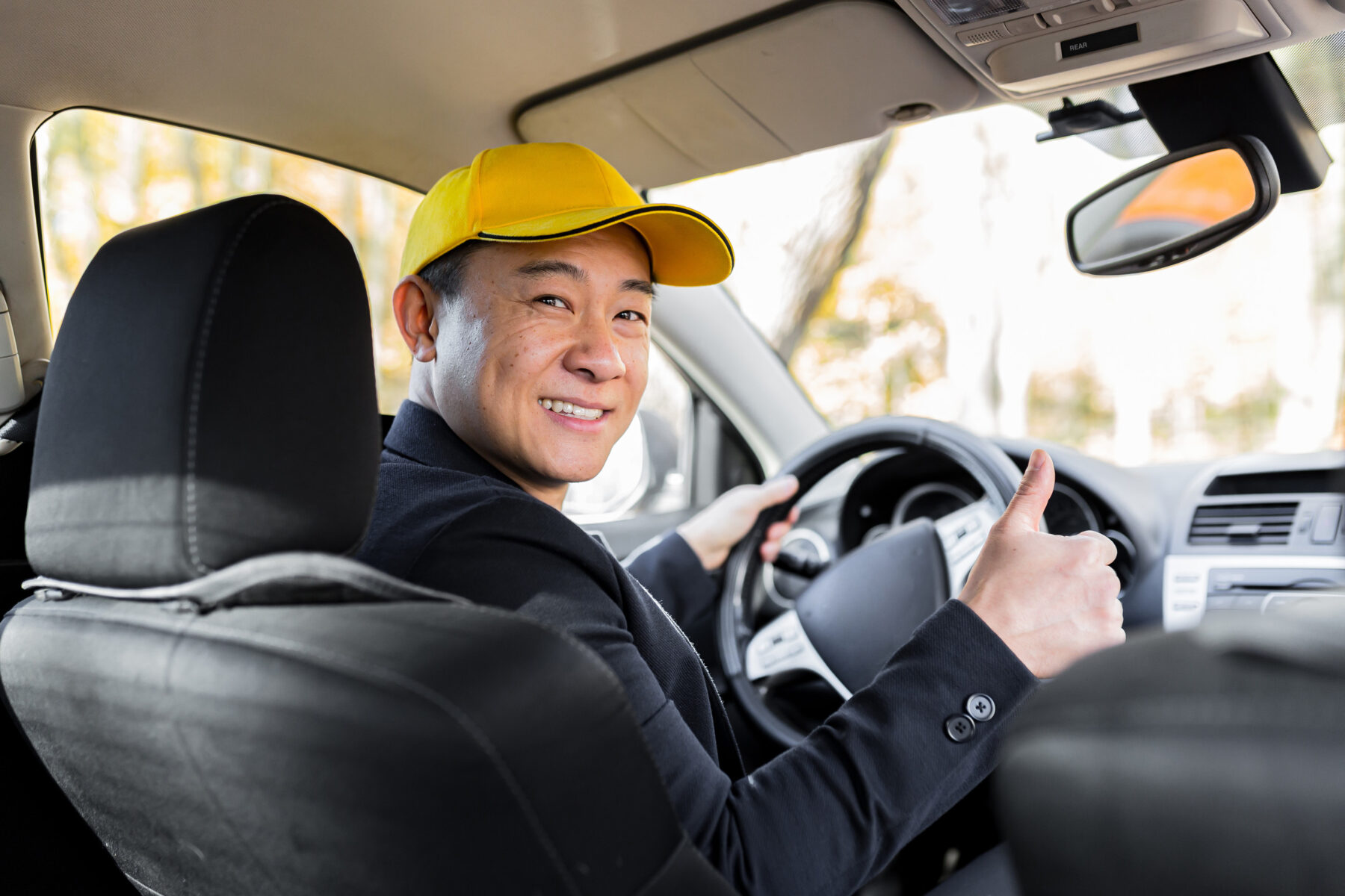 日本包車為何要乘坐合法營運的綠牌車?