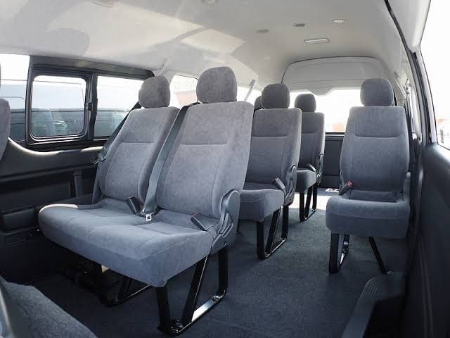 Toyota HiAce 後排空間