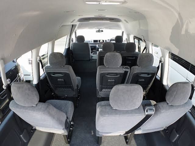 Toyota HiAce 車室座椅配置