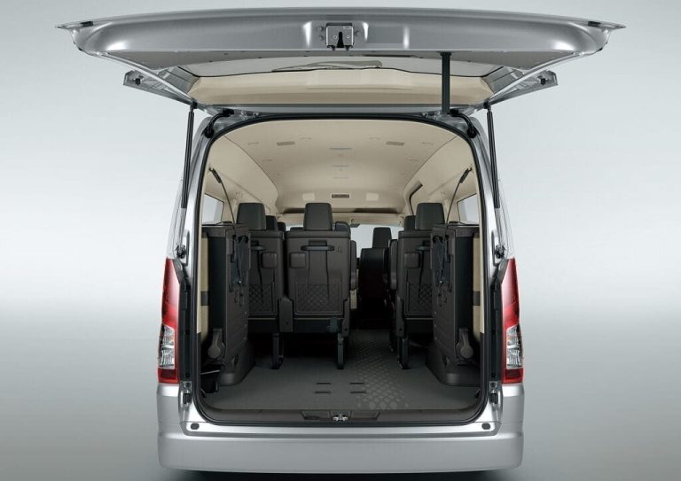 Toyota HiAce 多人乘坐空間