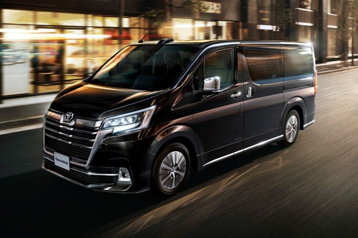 Toyota GranAce 日本包車|5 人與 5 件大行李選車指南