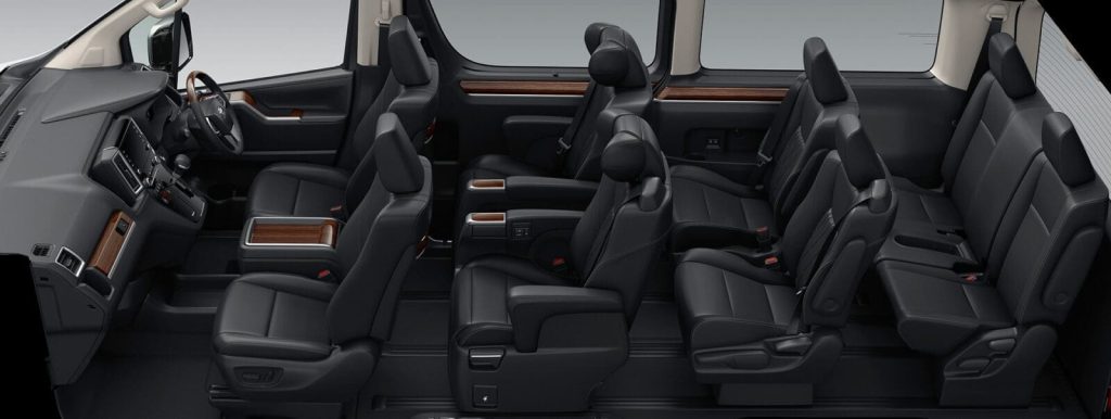 Toyota GranAce 車室座椅空間
