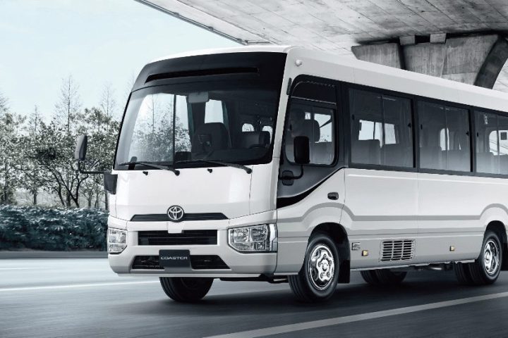 日本 17 人座小型巴士包車｜家庭、企業與小團體選車指南