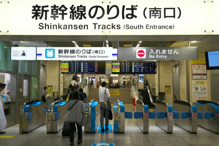 日本新幹線特大行李規定｜大型行李箱怎麼帶？預約、宅配、包車一次看