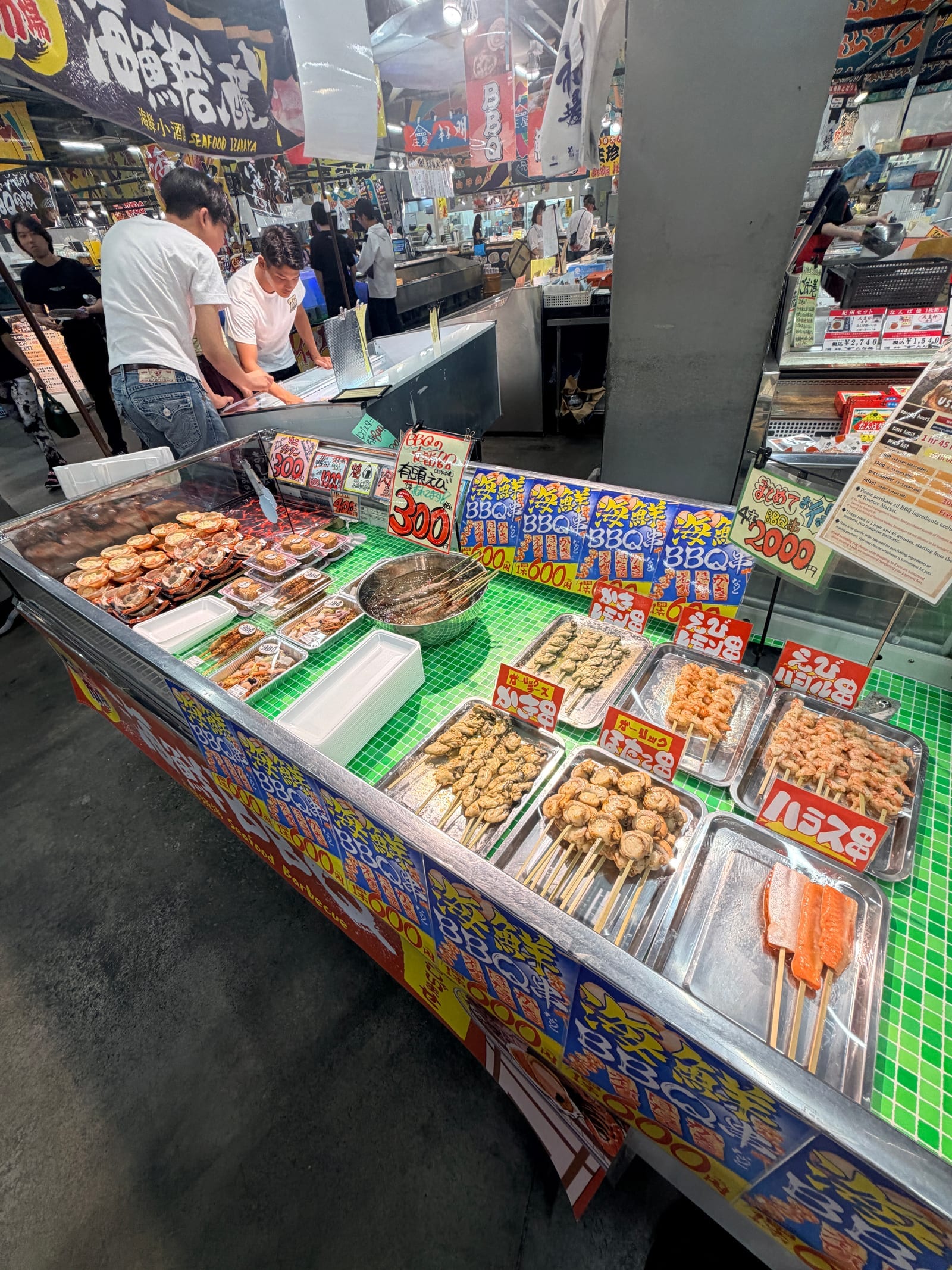 Toretore 市場熟食海鮮與烤物陳列