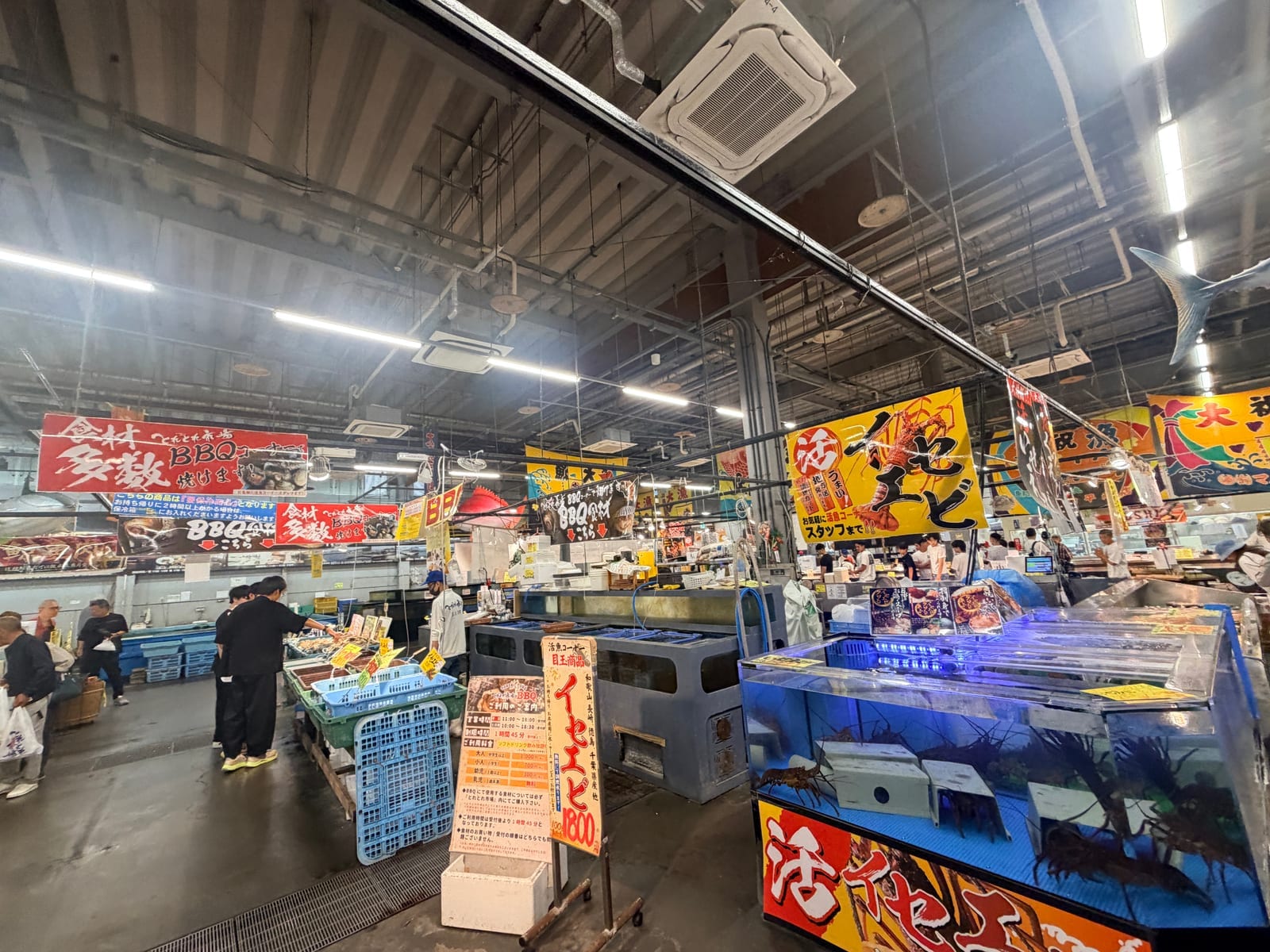 Toretore 市場活魚區與海鮮販售櫃位
