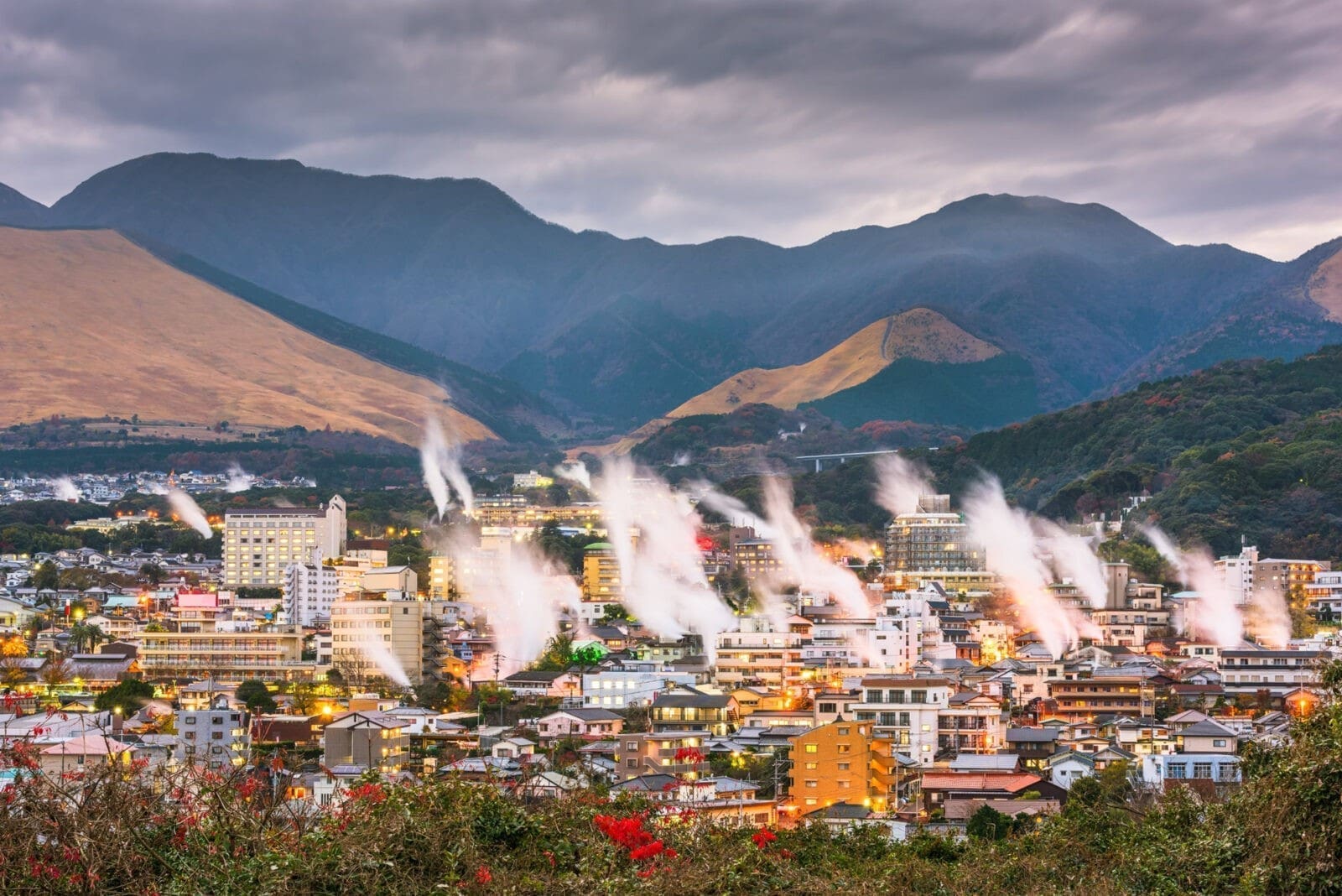 日本溫泉源泉與露天泡湯情境