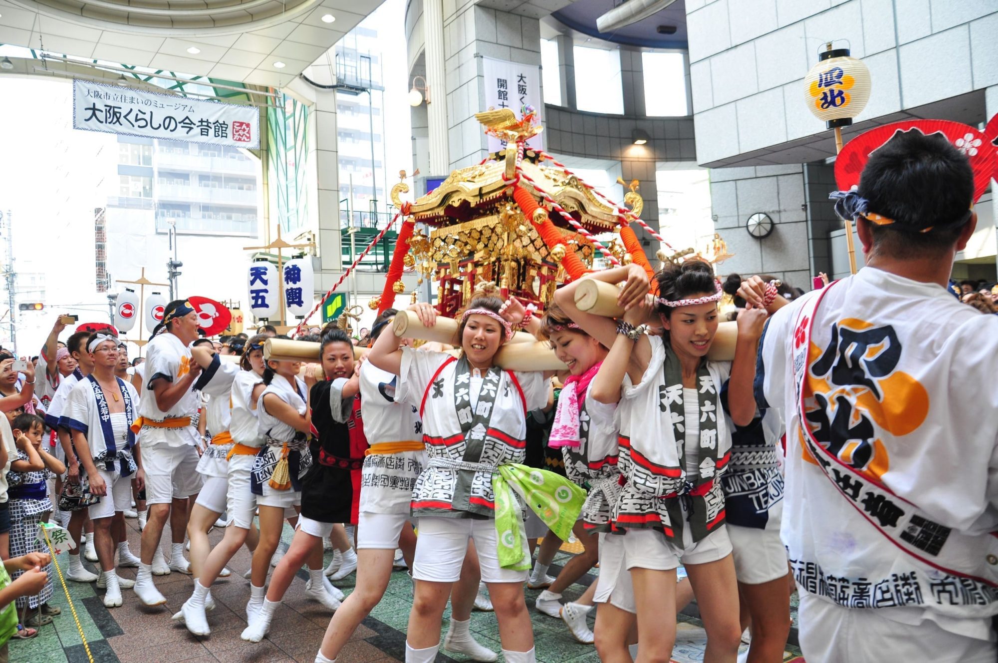大阪天神祭陸渡御隊伍與神輿