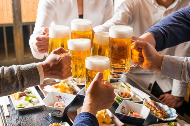 日本喝酒禮儀攻略｜居酒屋乾杯、倒酒、不喝酒怎麼辦？