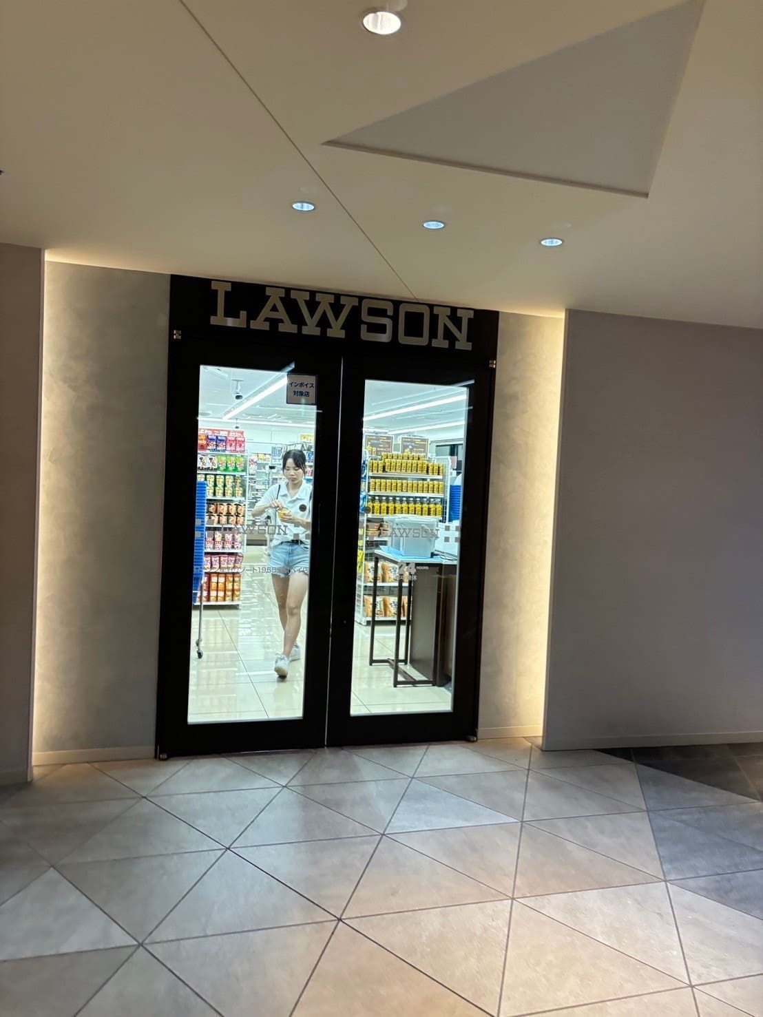 星野1955東京灣一樓 Lawson 便利商店入口