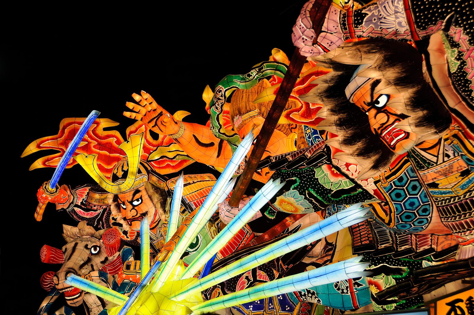 青森睡魔祭夜間巨型武者燈籠近拍