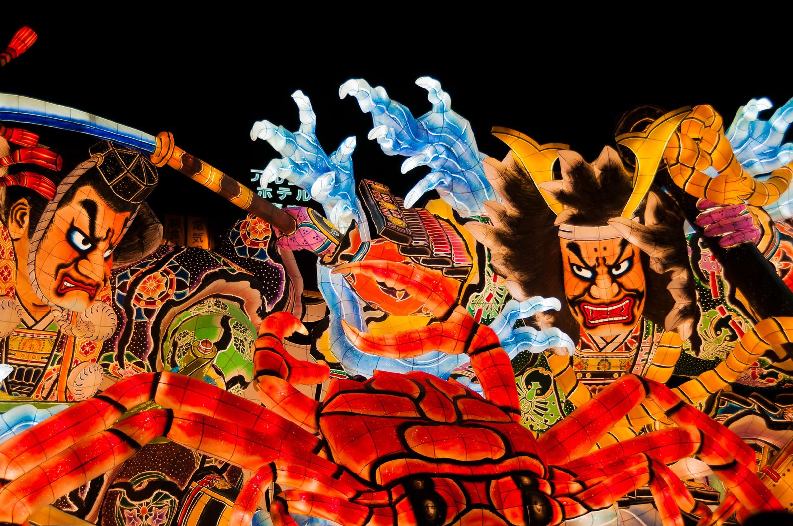 青森睡魔祭武者與紅蟹主題燈籠