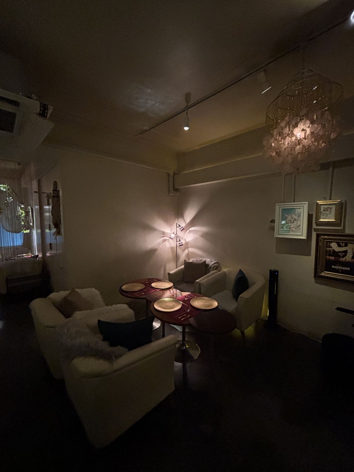沖繩 BAR Owl 熱帶風格裝潢