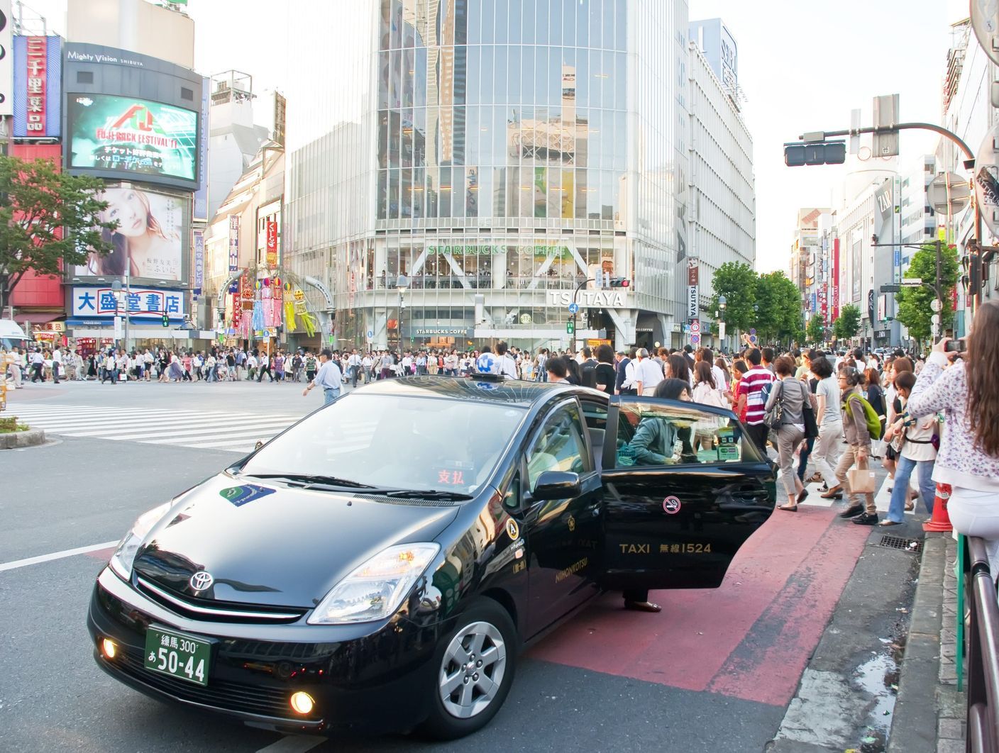 日本計程車怎麼叫?GO/Uber/DiDi 比較、費用試算與包車怎麼選