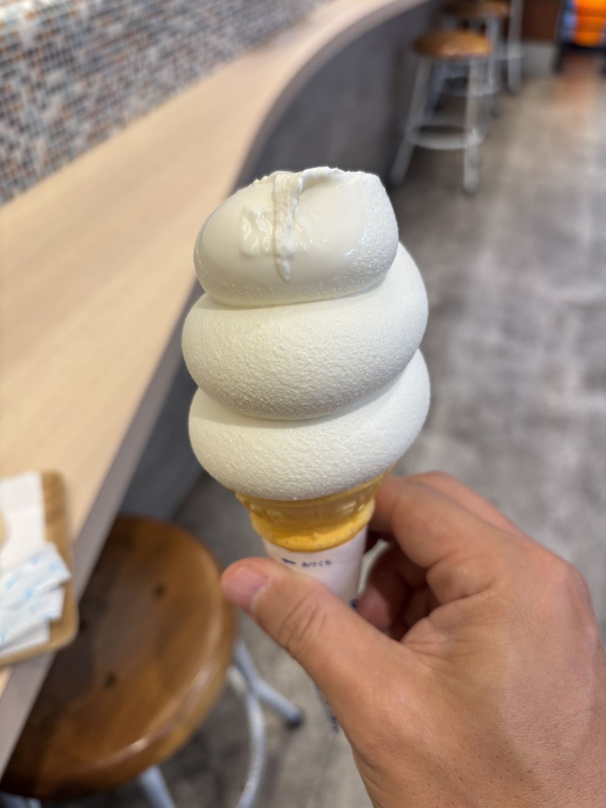 道後商店街散步途中購買的霜淇淋