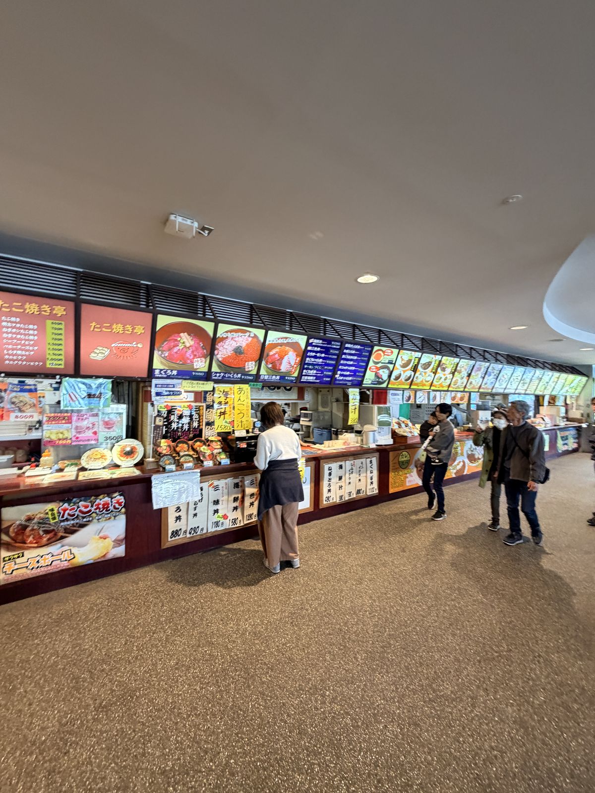 Food Court 海鮮丼與章魚燒攤位菜單看板