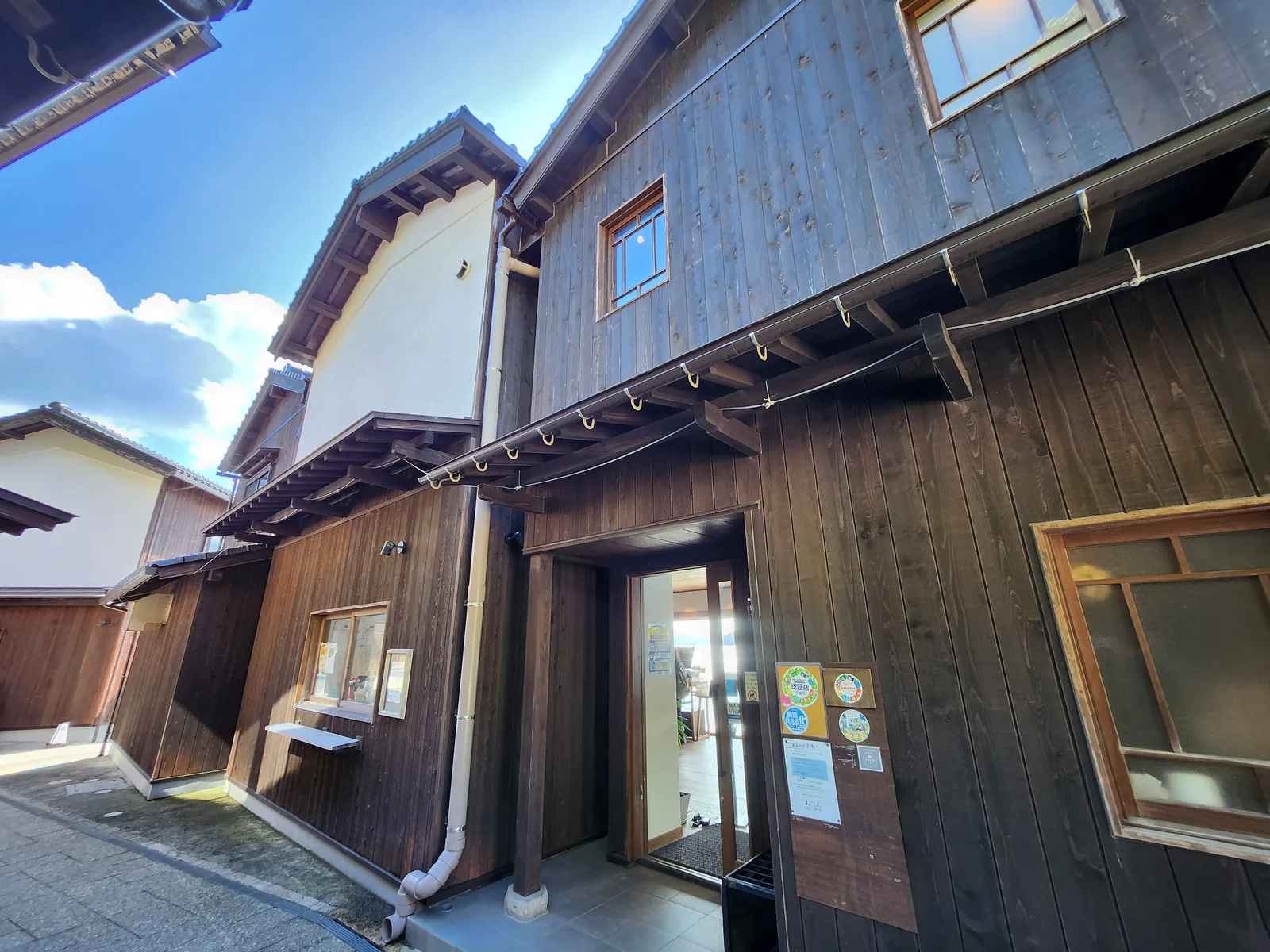 伊根舟屋聚落木造店家入口與巷道