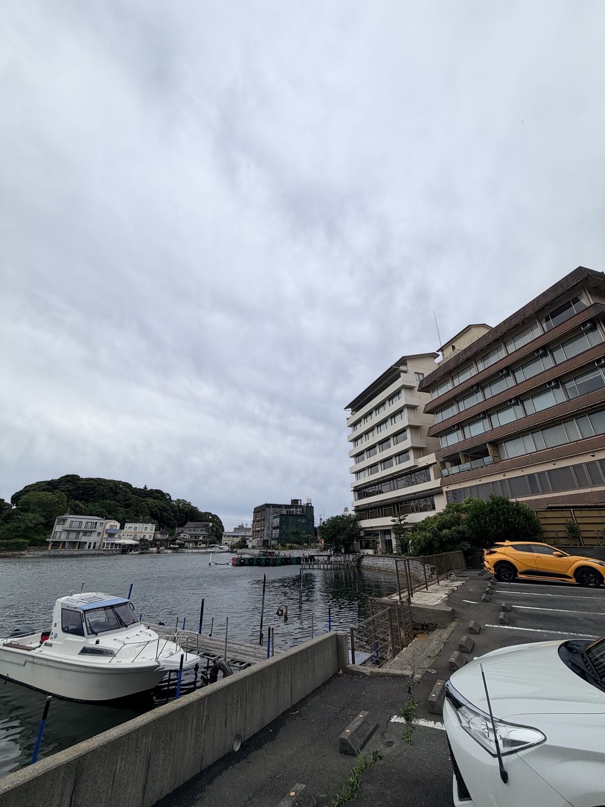 從舘山寺園旁的停車場眺望平靜優美的濱名湖景