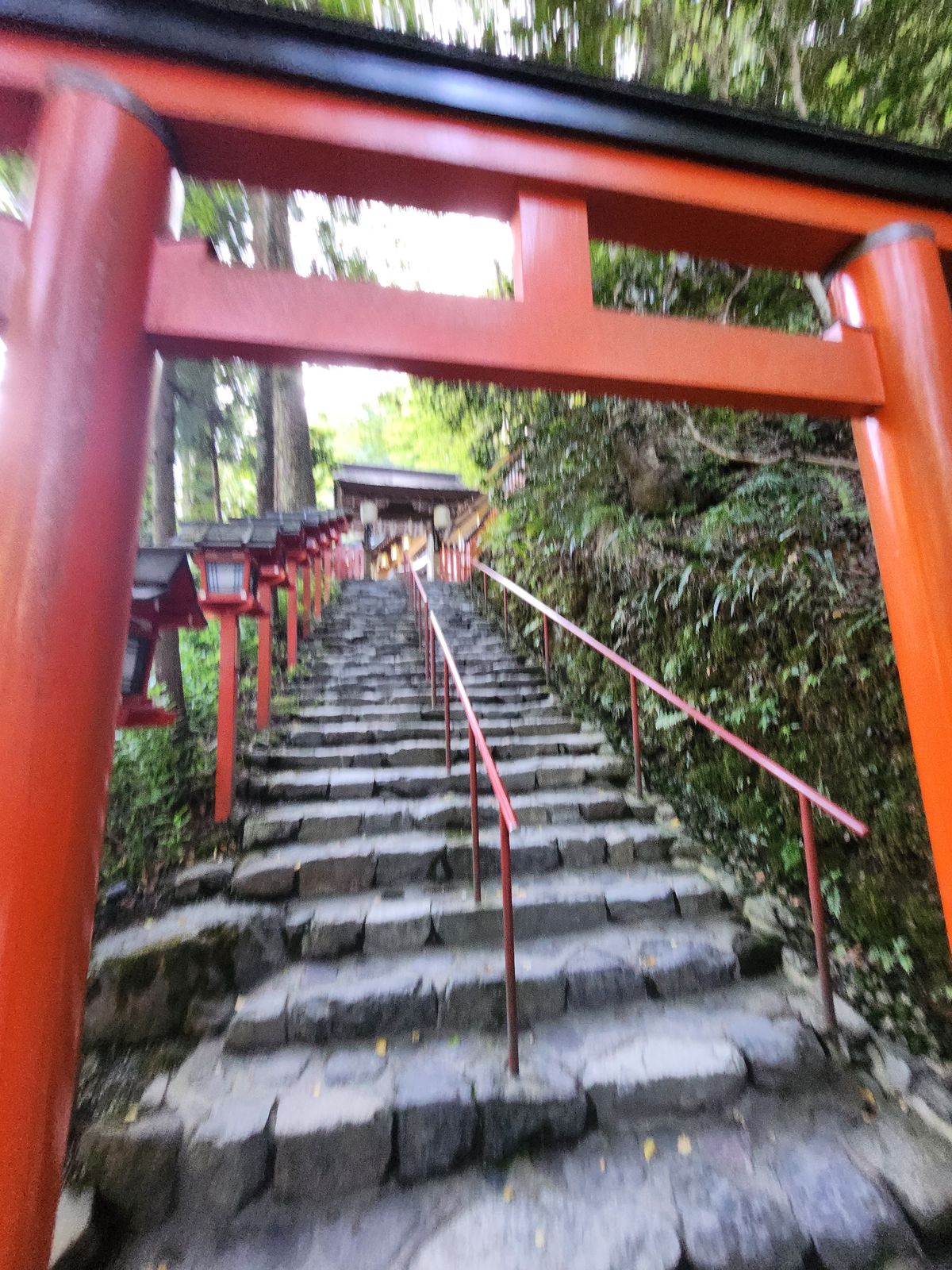 貴船神社鳥居內石階參道