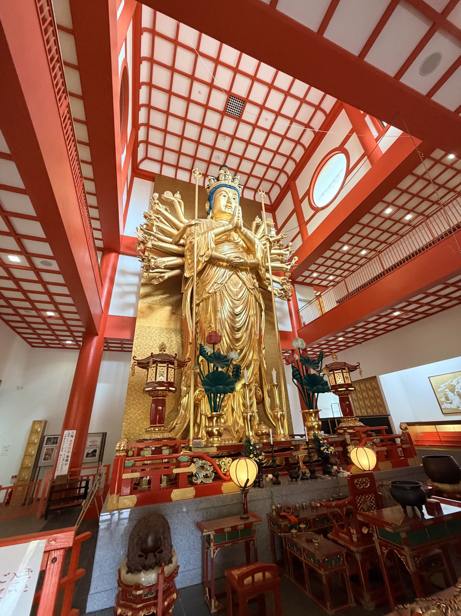紀三井寺仏殿內大千手十一面觀世音菩薩像
