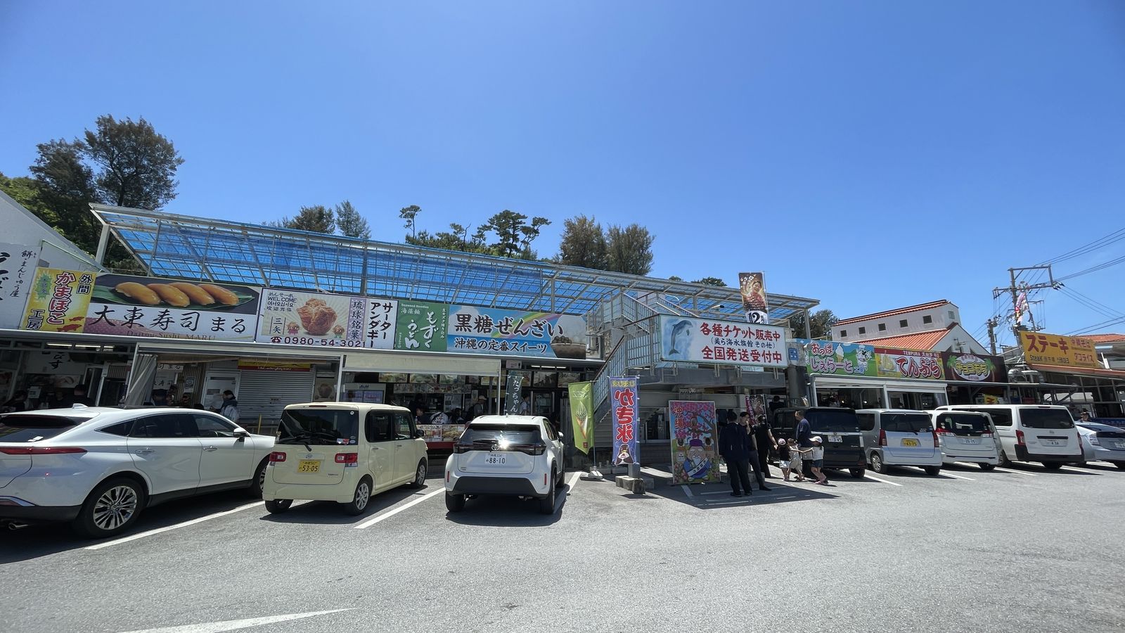 許田休息站停車場與設施側邊視野