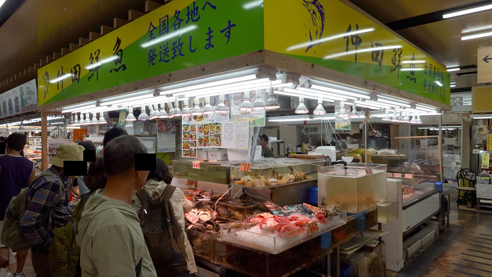 牧志市場鮮魚攤生魚片與魚貨