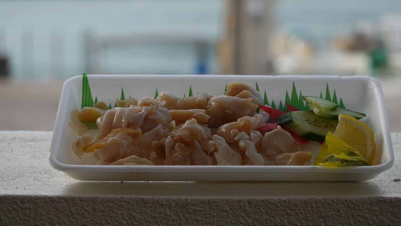 奧武島いまいゆ市場現買的貝類生魚片