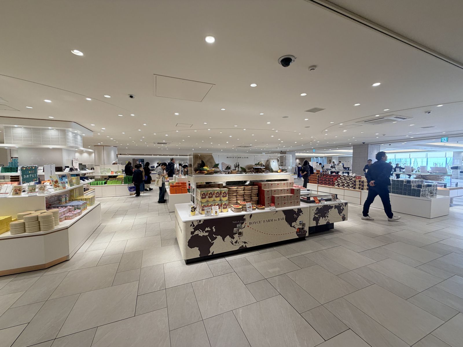 ROYCE' 工場直營店寬敞賣場
