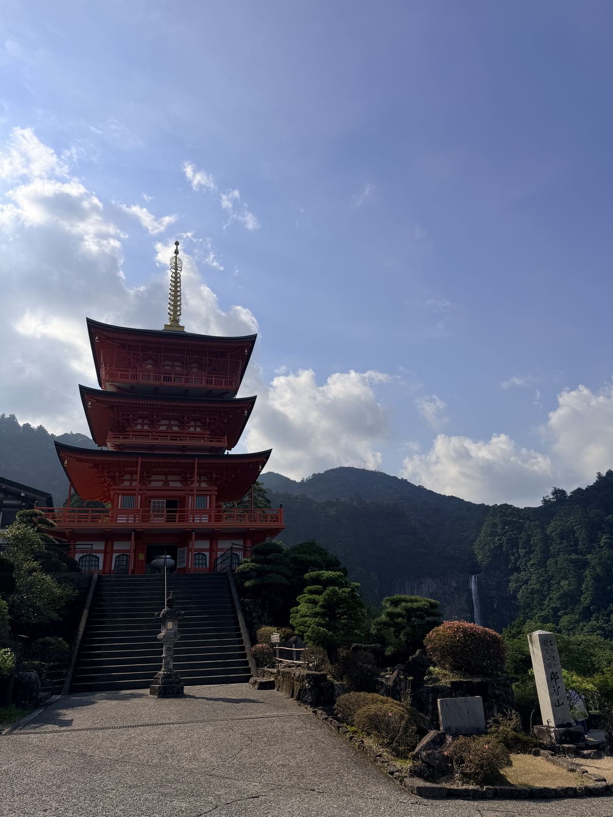 青岸渡寺手水舍龍口與水盤