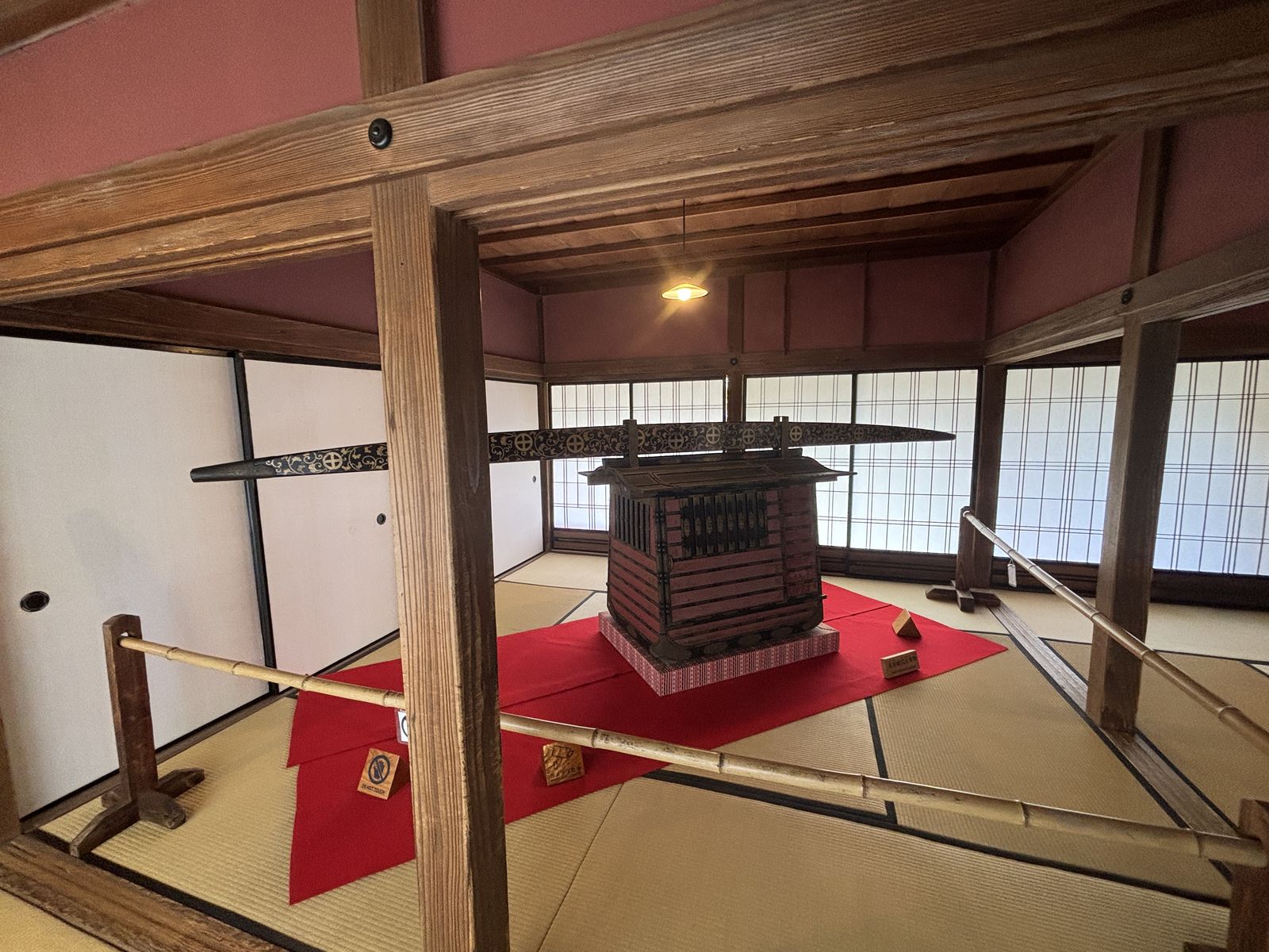 仙巖園御殿室內的歷史展示
