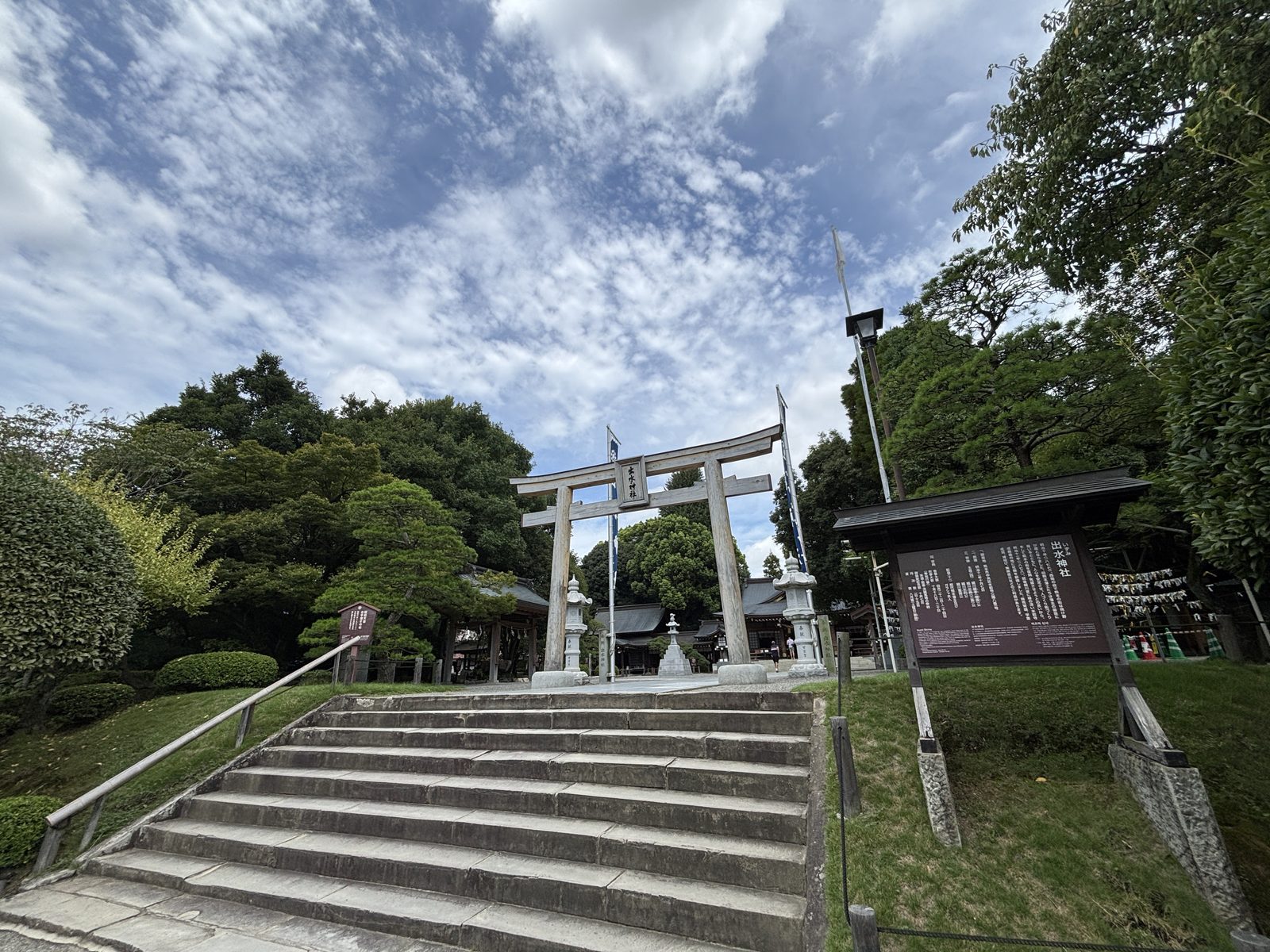 出水神社參道階梯與木造鳥居