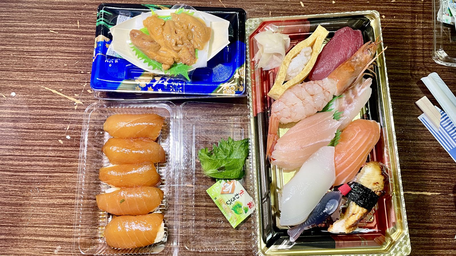 泊いゆまち購買的握壽司組合與海膽