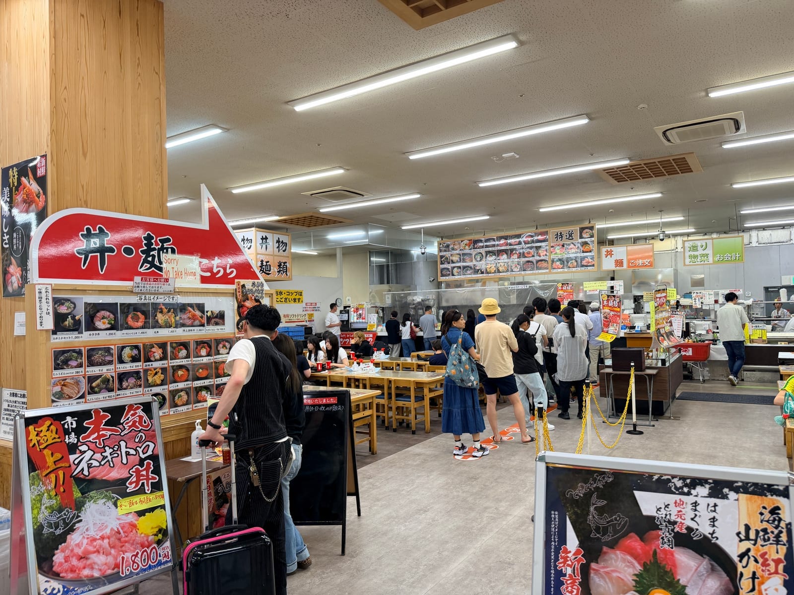 Toretore 市場丼飯與麵類食事區
