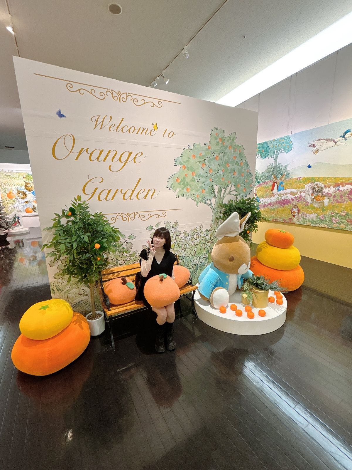 毛巾美術館期間展覽的橘色花園造景