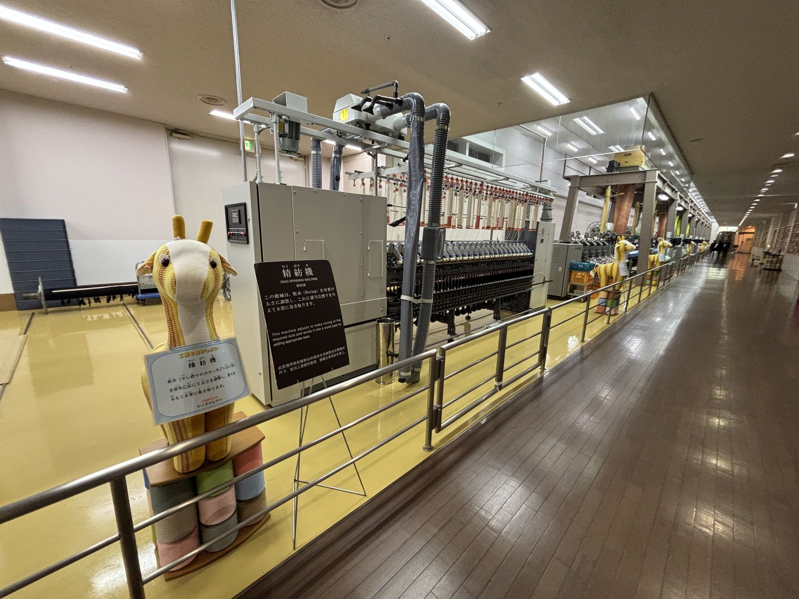 毛巾美術館展示的整排毛巾製造機械