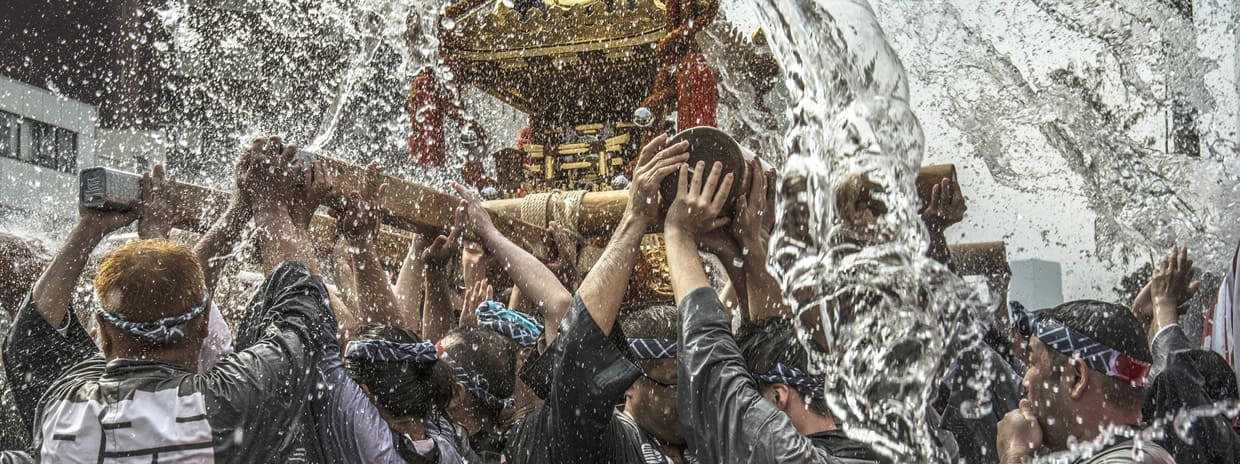東京深川八幡祭水掛祭神轎巡行