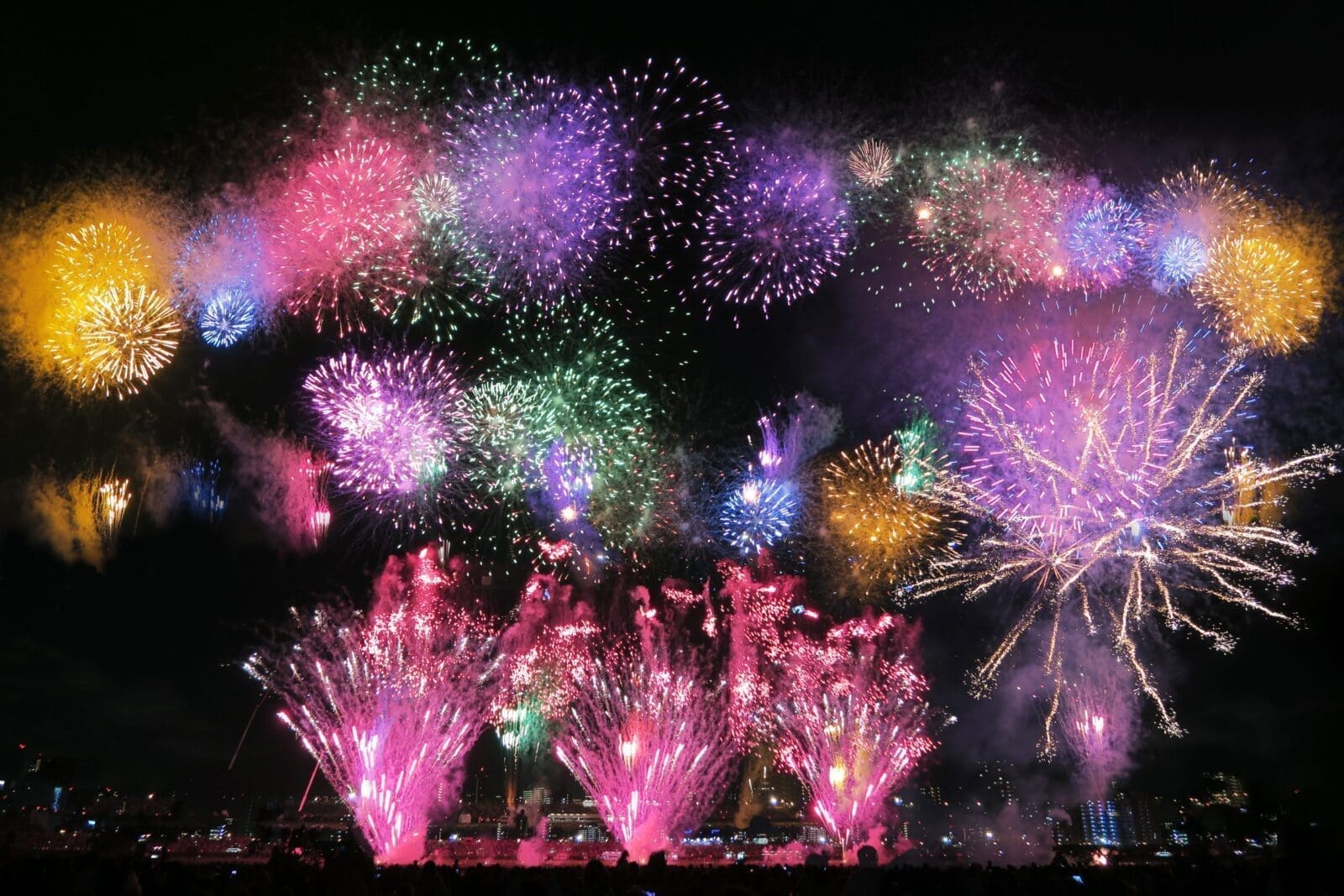 東京江戶川區花火大會千發齊放壯麗開場