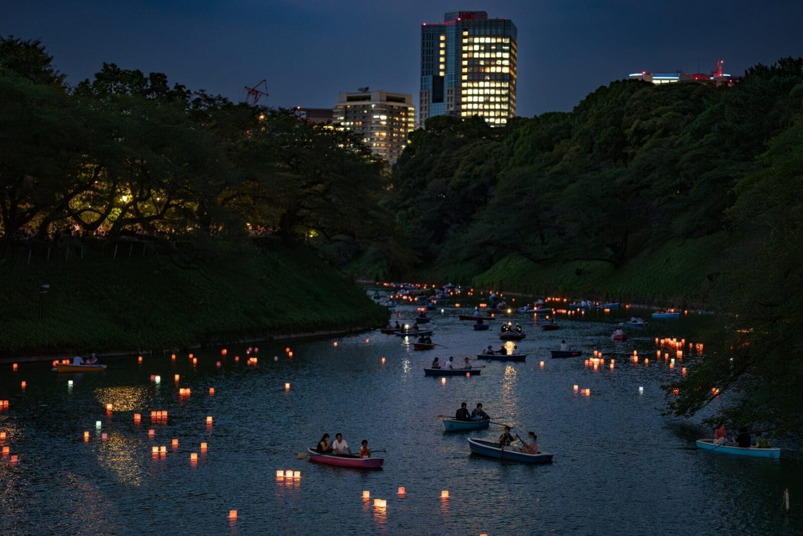 1皇居千鳥淵水燈節 – 浪漫與夢幻的東京之夜