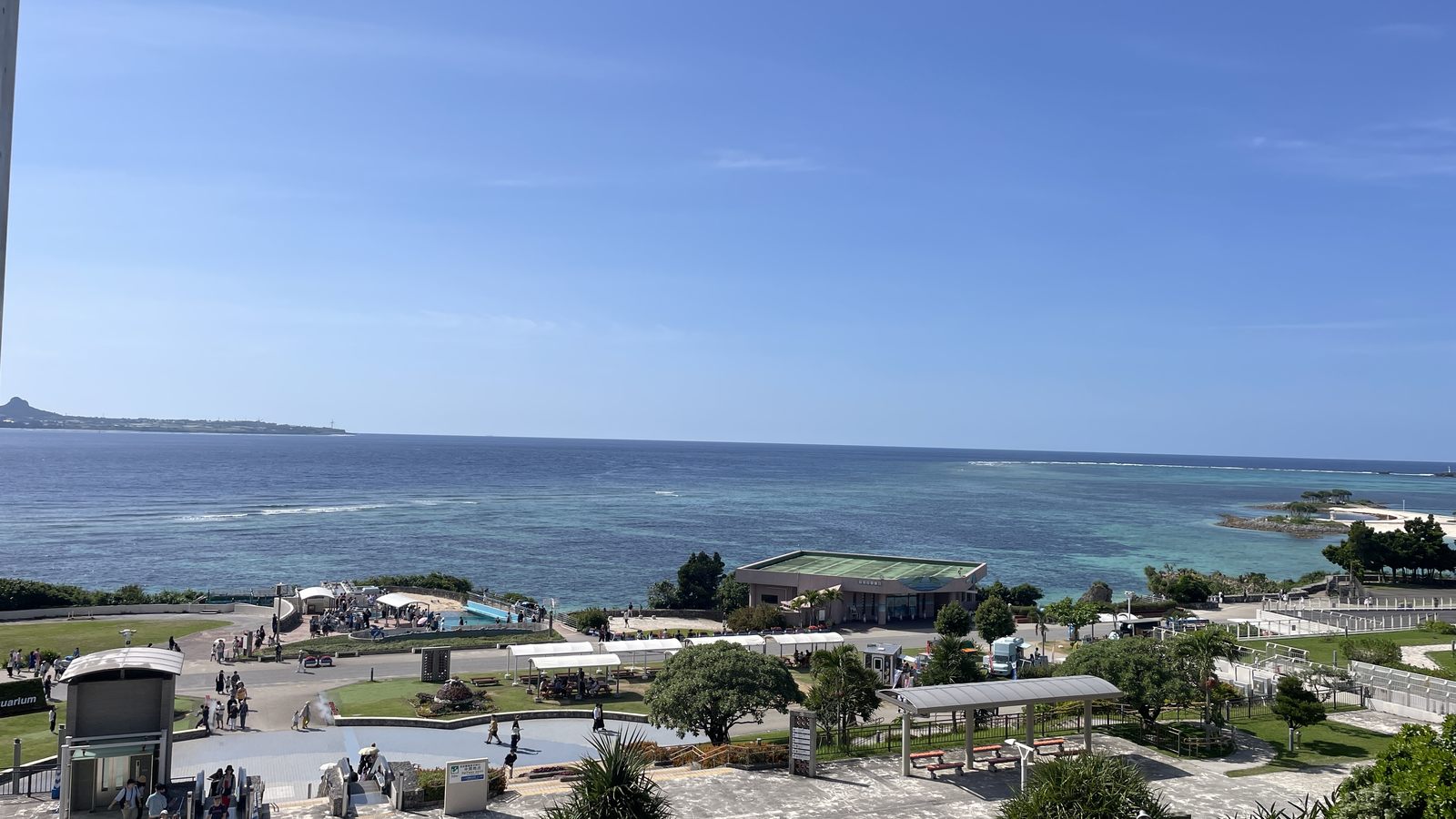 水族館戶外平台眺望東海與伊江島