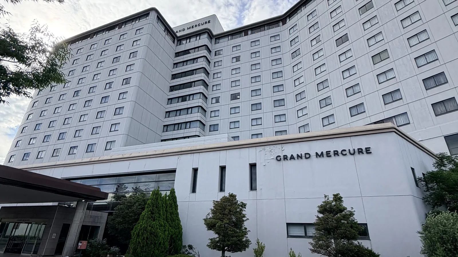 濱名湖美爵溫泉度假酒店外觀與 Grand Mercure 招牌