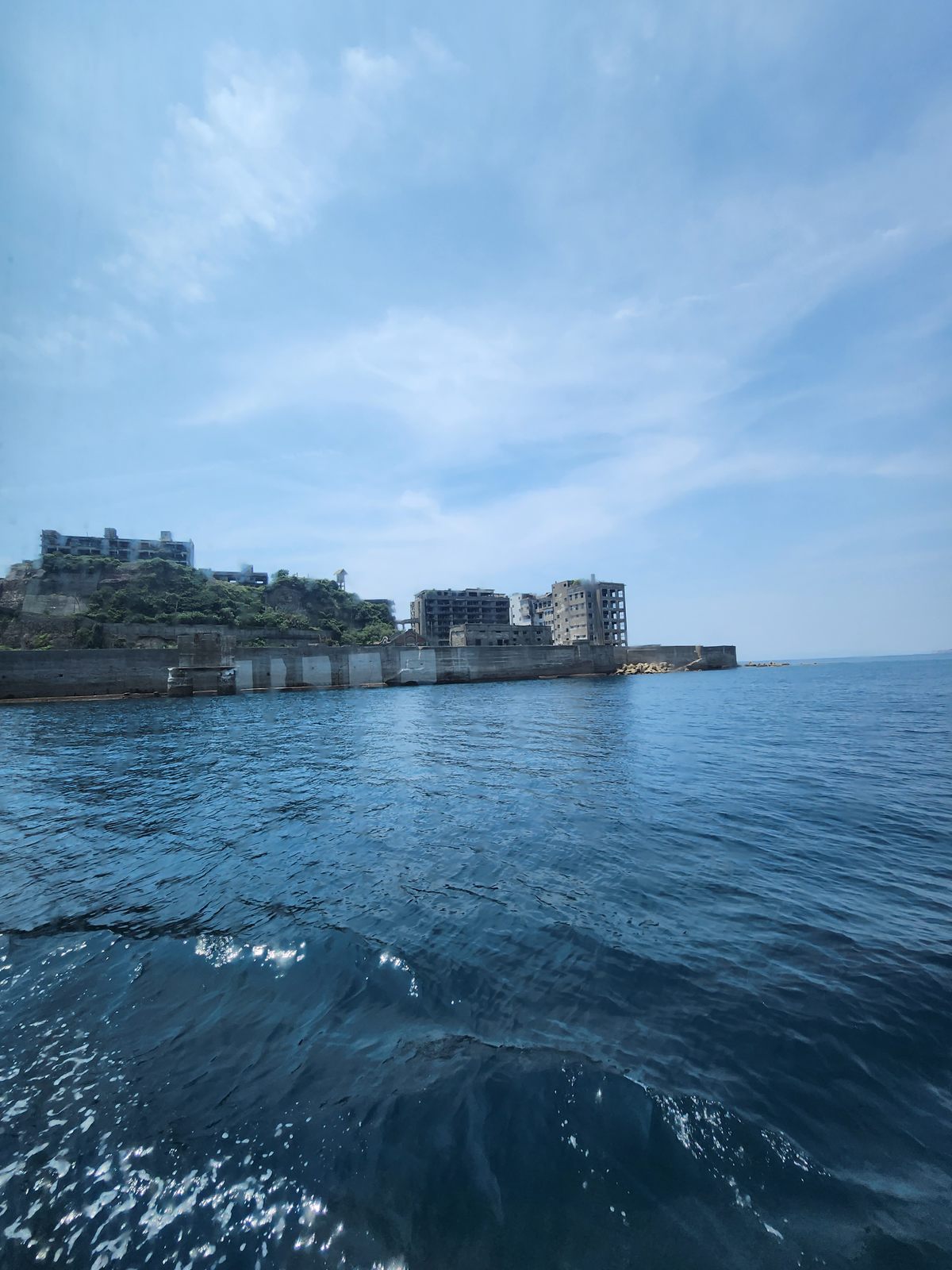 從船窗望向軍艦島外圍建築