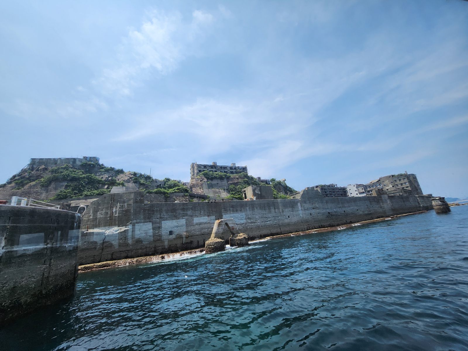 長崎軍艦島從海上望去的全景