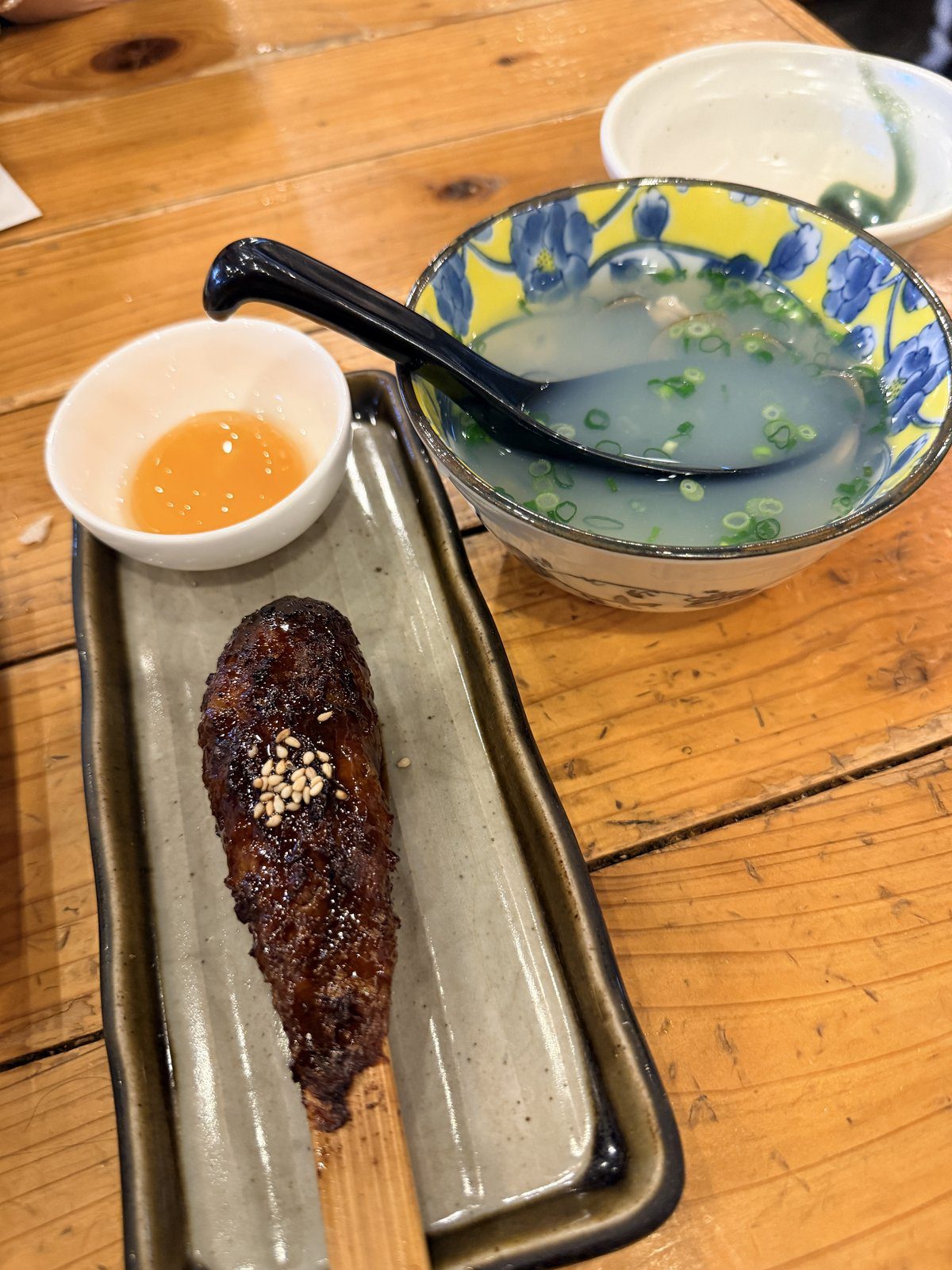照燒烤肉丸佐生蛋黃與宍道湖蜆酒蒸精華湯