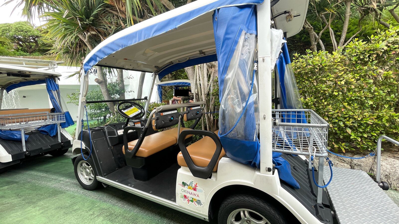 前往古宇利海洋塔的自動駕駛園區卡丁車