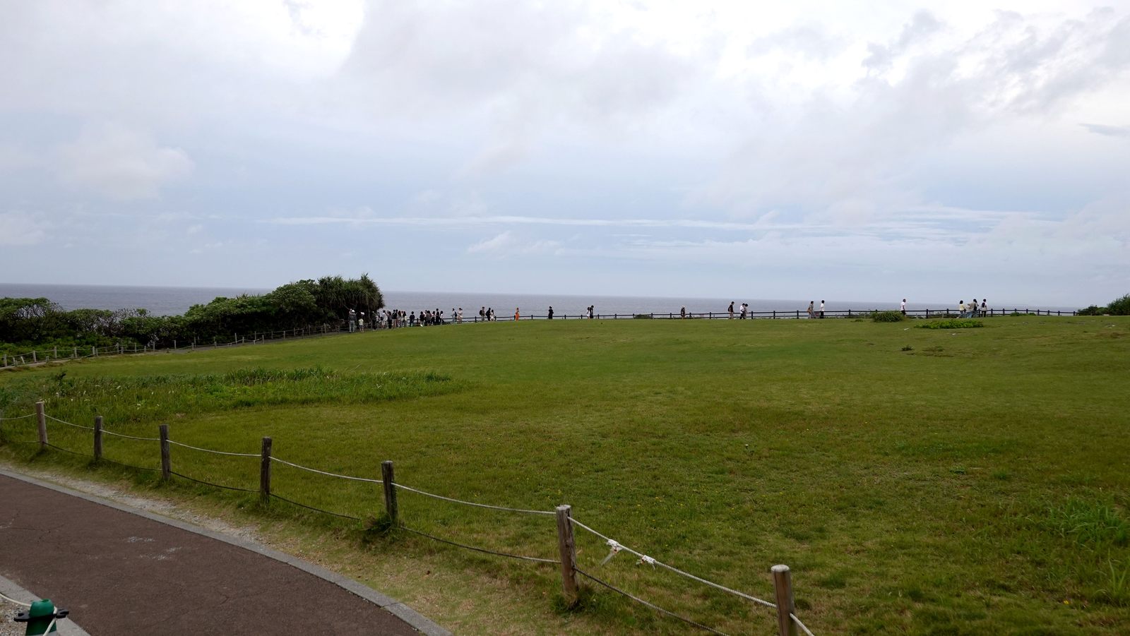 萬座毛海邊草原步道