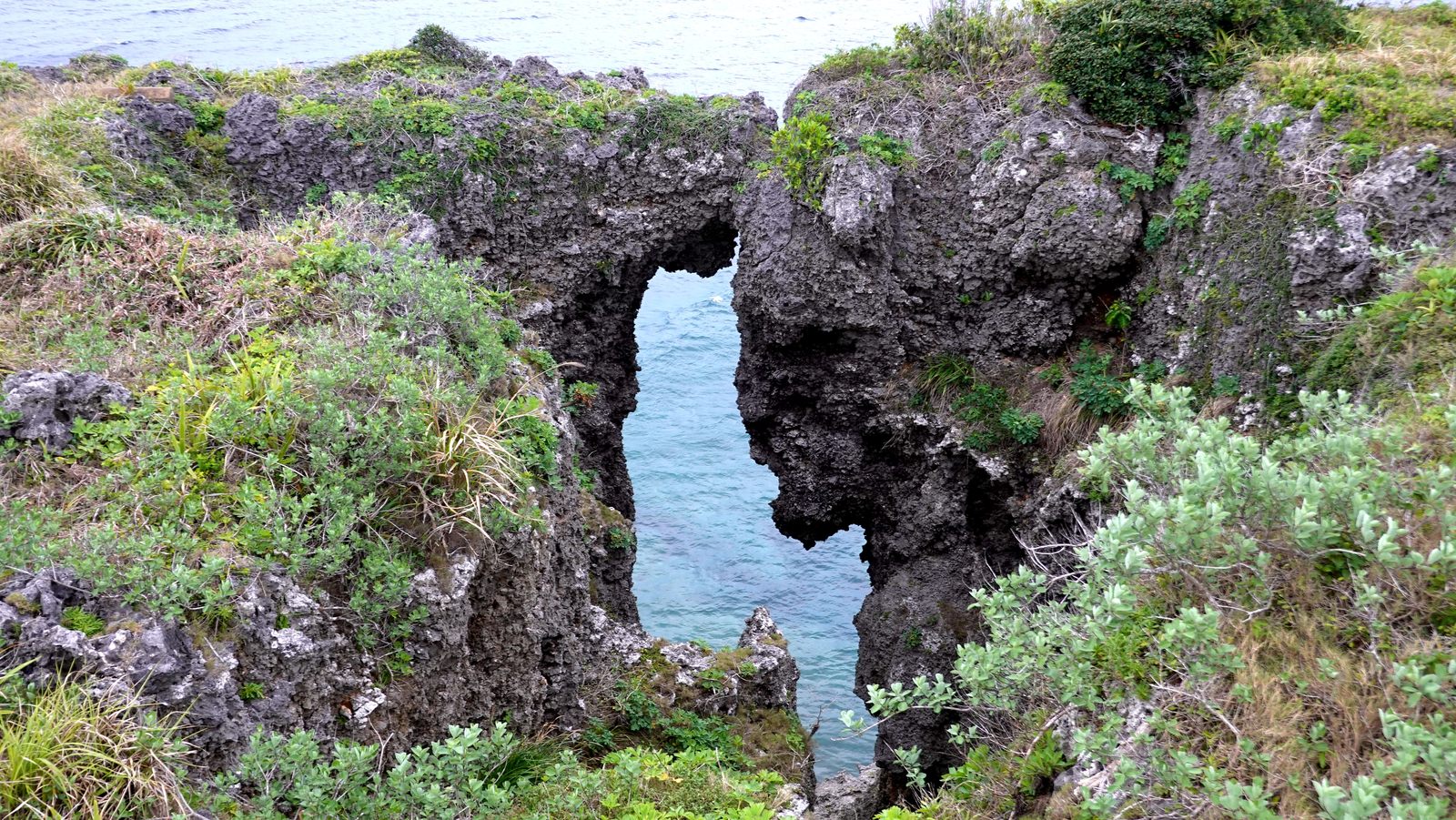 萬座毛海蝕岩洞景觀