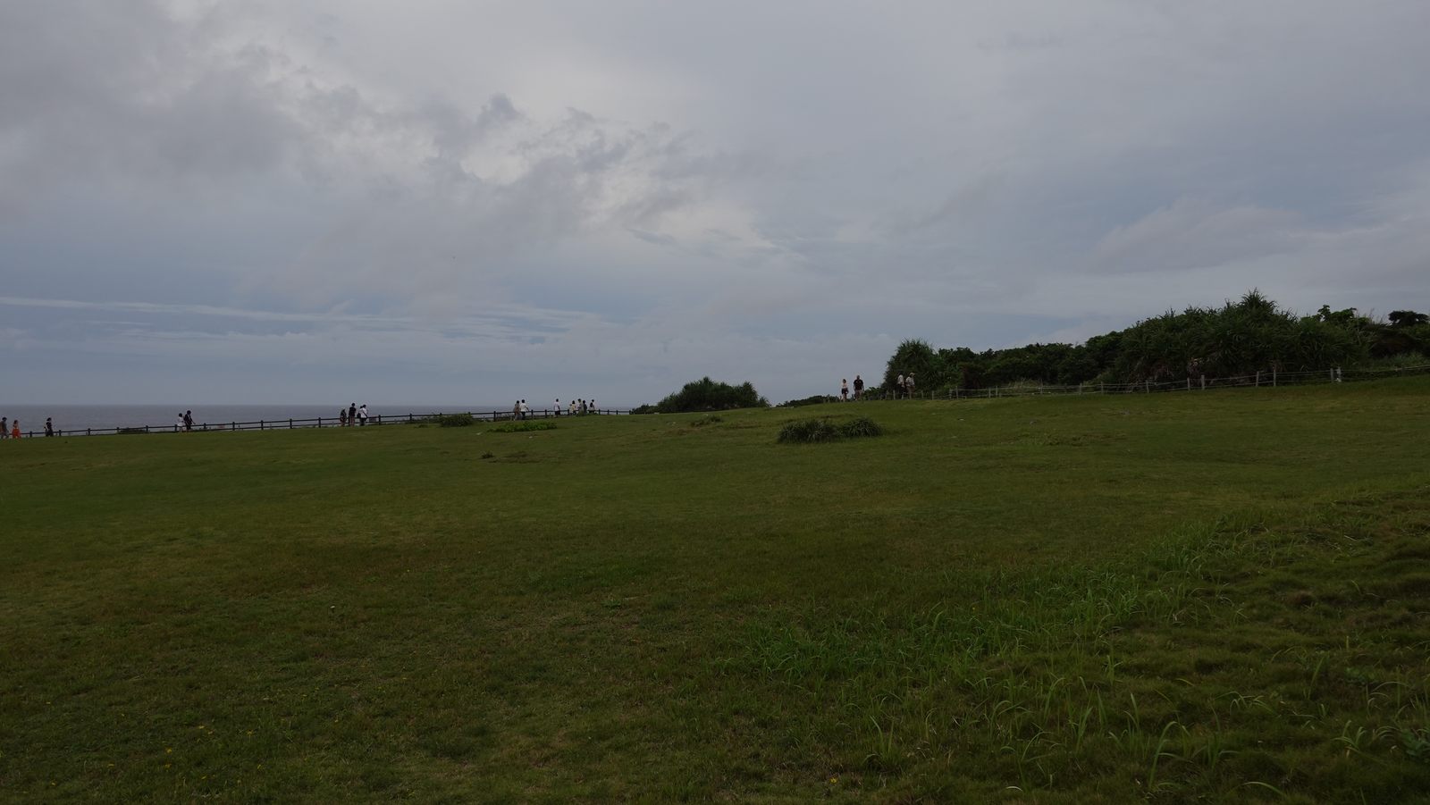 萬座毛遼闊草原與海岸線