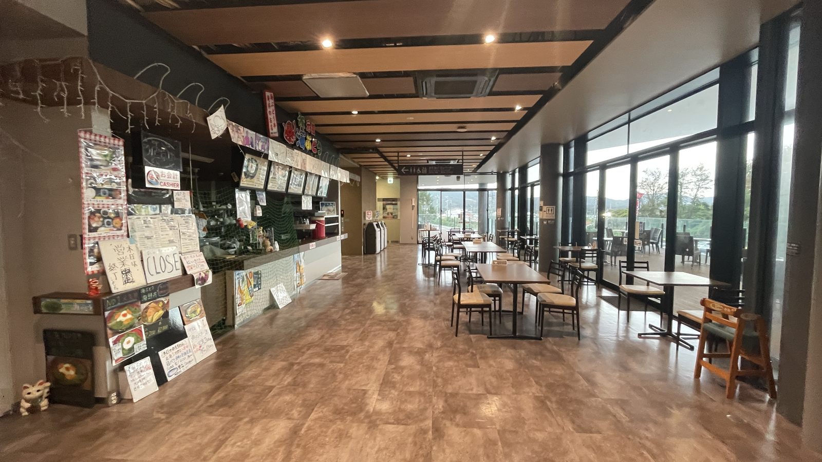 萬座毛遊客中心餐飲休息區
