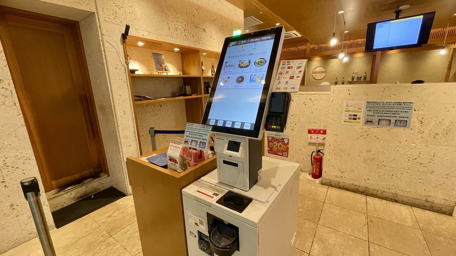 支援多國語言與多元付款的自助點餐機特寫